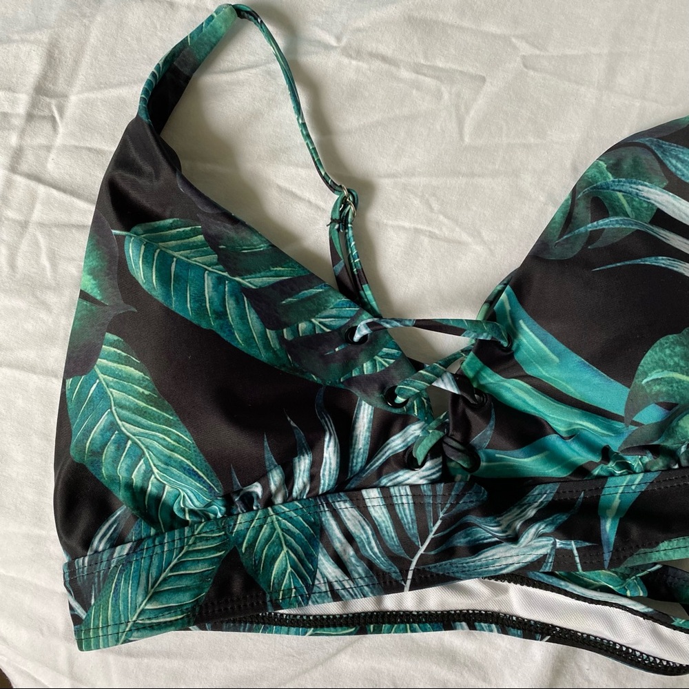 Tropical Leaf Print Ladder Front Bikini Top - Picture 9 of 12